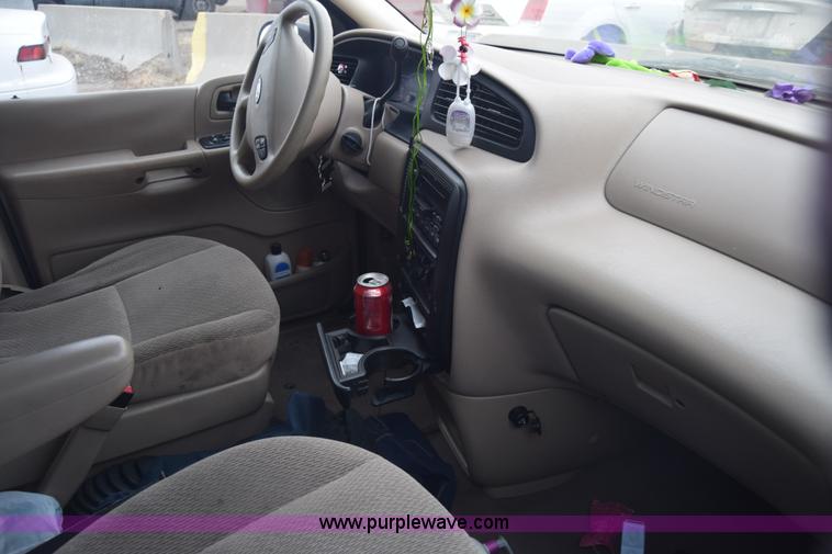 image for item L1083 2002 Ford Windstar van