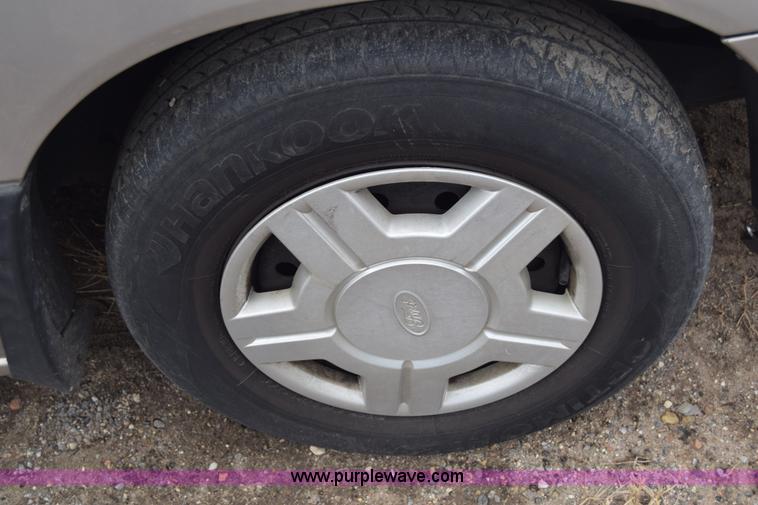 image for item L1083 2002 Ford Windstar van