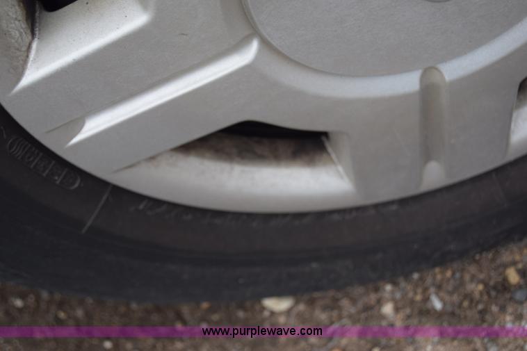 image for item L1083 2002 Ford Windstar van