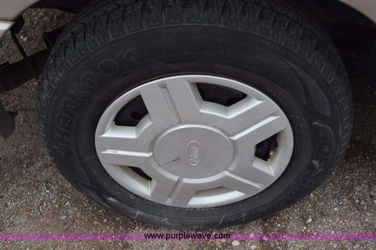 image for item L1083 2002 Ford Windstar van