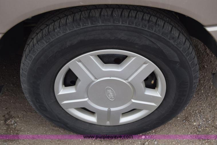 image for item L1083 2002 Ford Windstar van