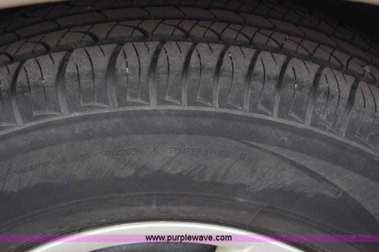 image for item L1083 2002 Ford Windstar van