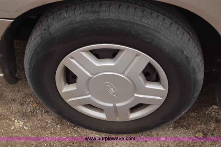 image for item L1083 2002 Ford Windstar van