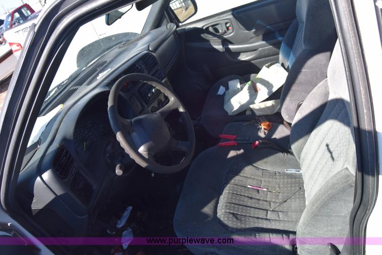 image for item L1185 2000 Chevrolet S10 pickup truck