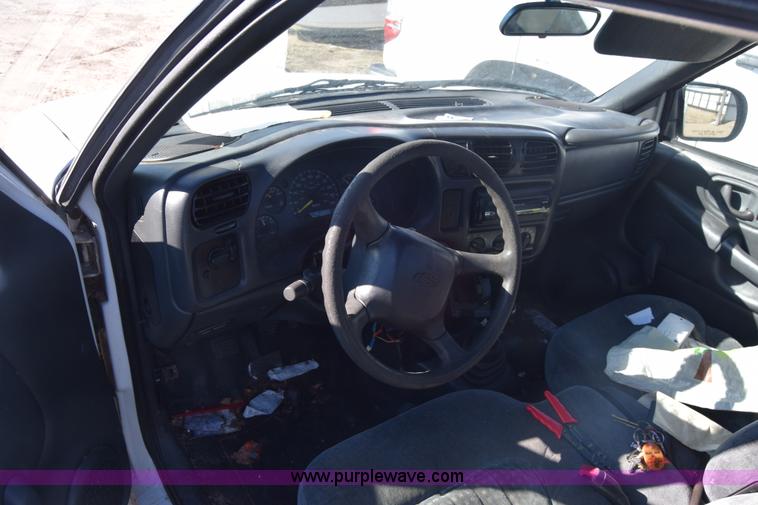 image for item L1185 2000 Chevrolet S10 pickup truck