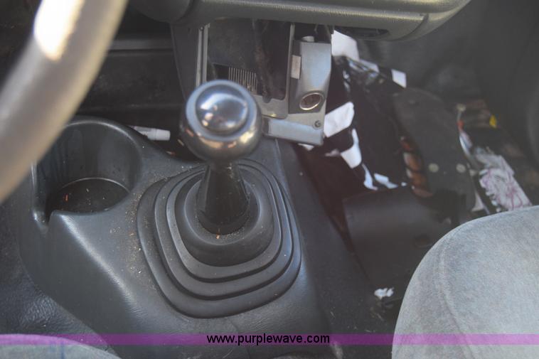 image for item L1185 2000 Chevrolet S10 pickup truck