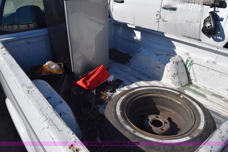 image for item L1185 2000 Chevrolet S10 pickup truck