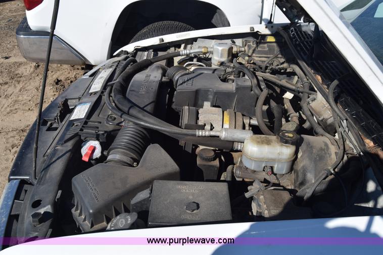 image for item L1185 2000 Chevrolet S10 pickup truck