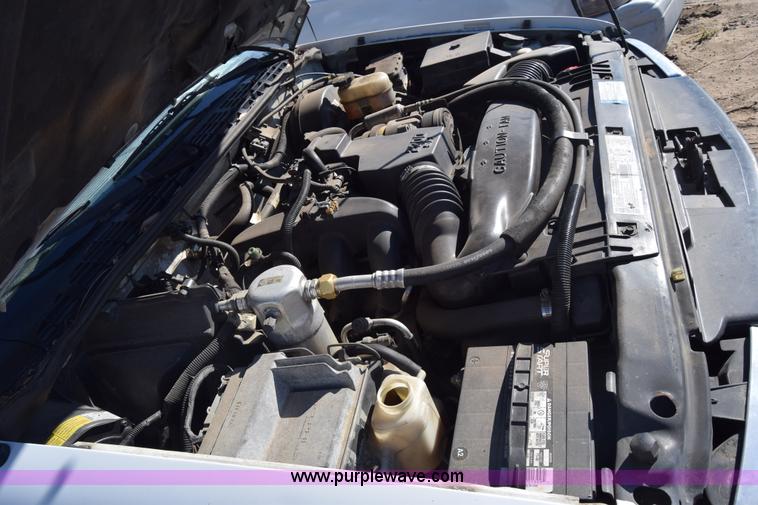 image for item L1185 2000 Chevrolet S10 pickup truck