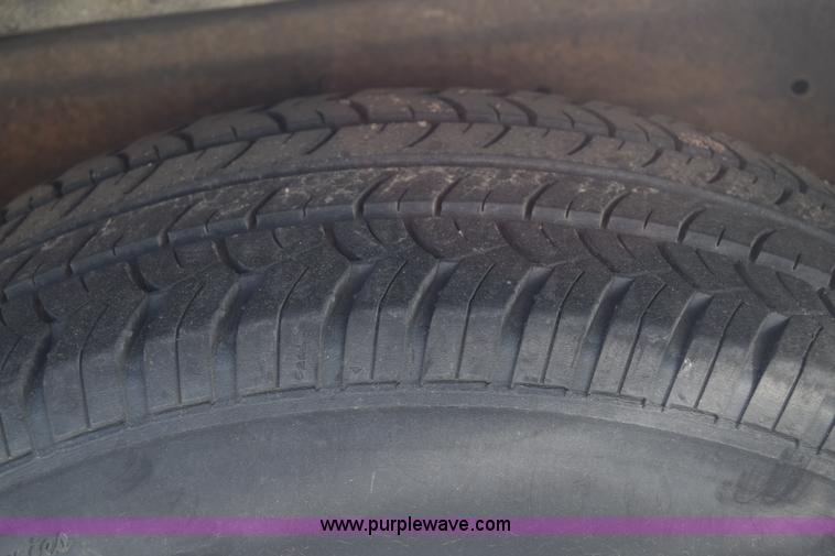 image for item L1185 2000 Chevrolet S10 pickup truck