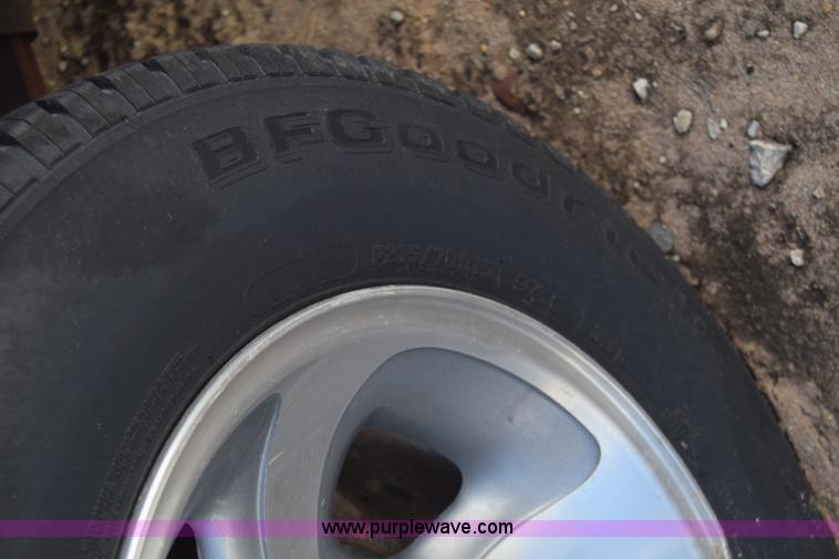 image for item L1185 2000 Chevrolet S10 pickup truck