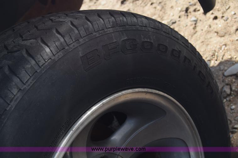 image for item L1185 2000 Chevrolet S10 pickup truck