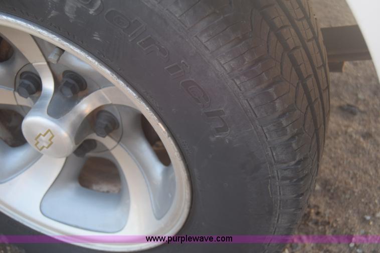 image for item L1185 2000 Chevrolet S10 pickup truck