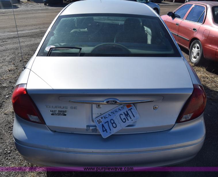 image for item L1186 2000 Ford Taurus SE