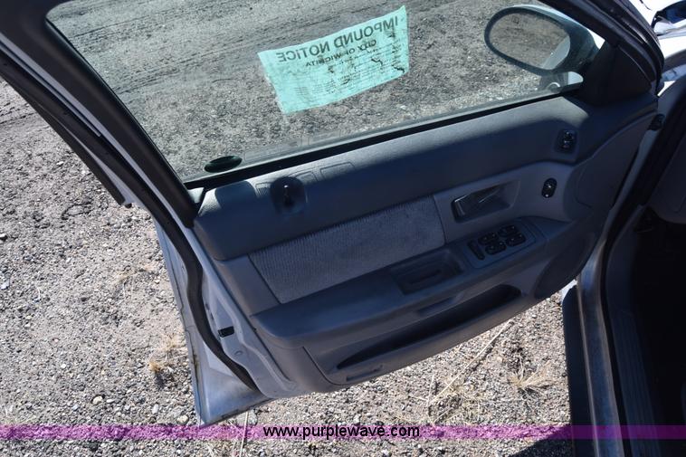 image for item L1186 2000 Ford Taurus SE