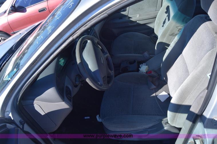 image for item L1186 2000 Ford Taurus SE