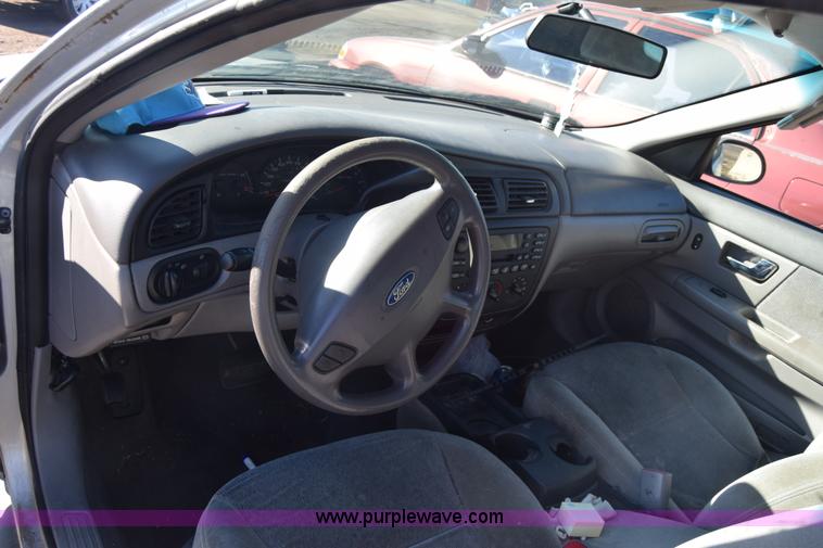 image for item L1186 2000 Ford Taurus SE