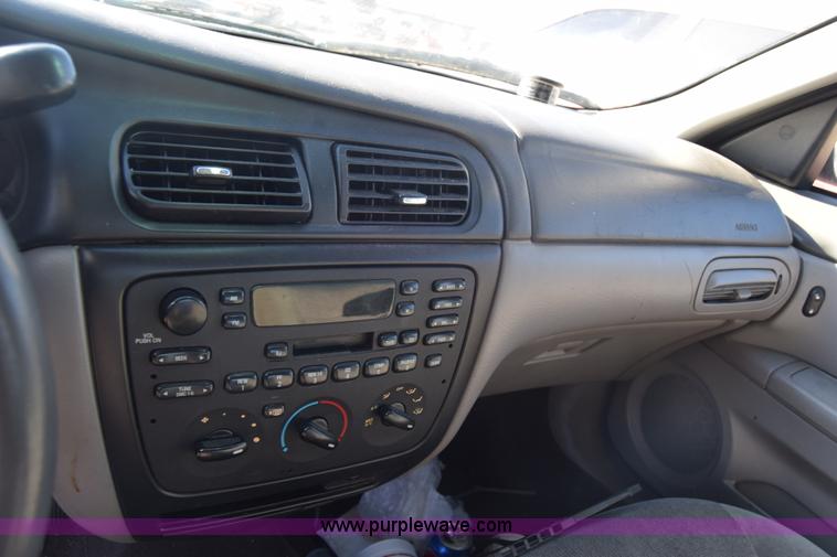 image for item L1186 2000 Ford Taurus SE