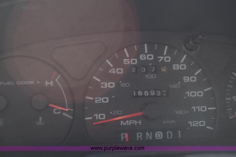 image for item L1186 2000 Ford Taurus SE