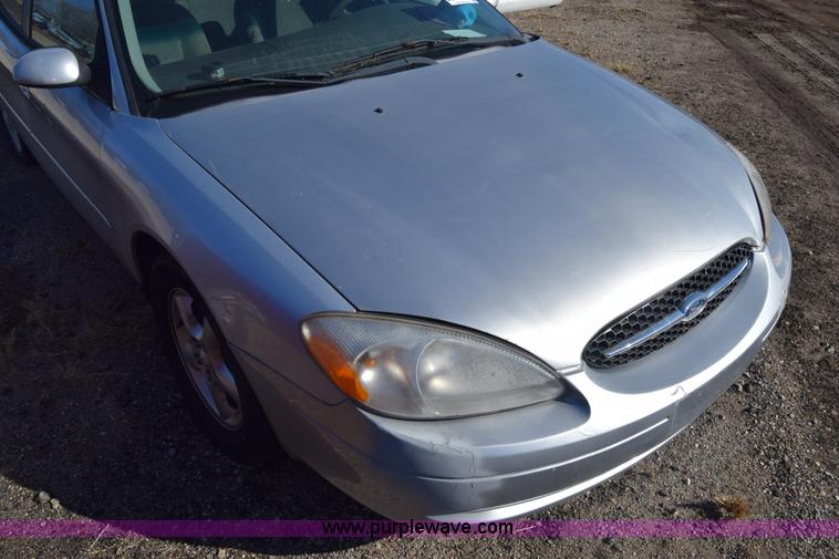 image for item L1186 2000 Ford Taurus SE
