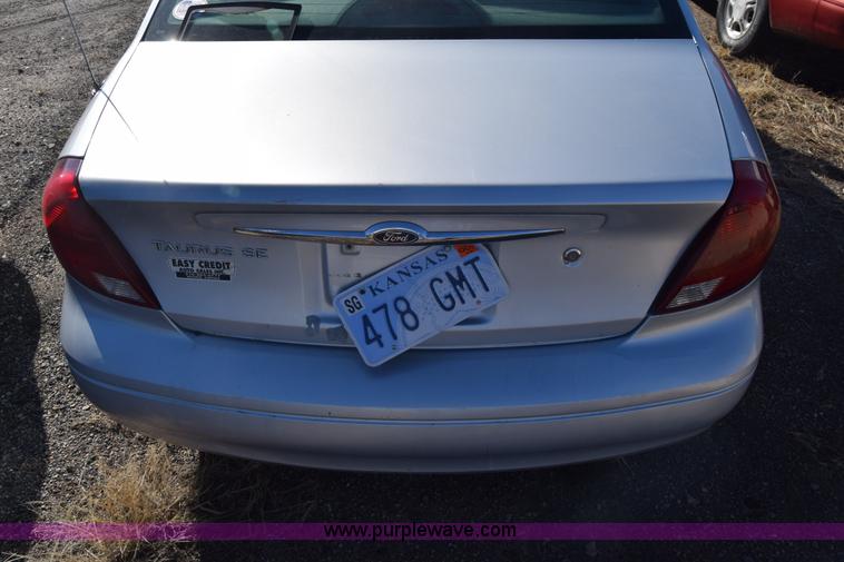 image for item L1186 2000 Ford Taurus SE