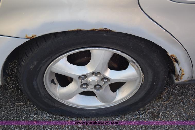 image for item L1186 2000 Ford Taurus SE