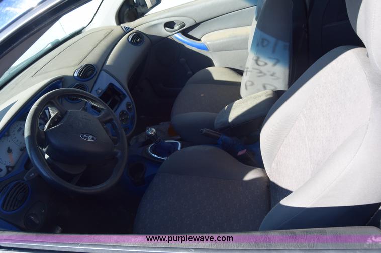 image for item L1187 2004 Ford Focus ZX3