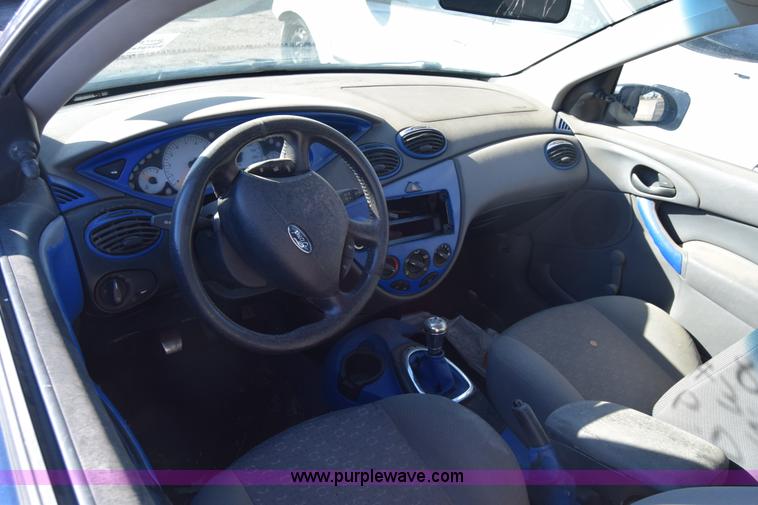 image for item L1187 2004 Ford Focus ZX3