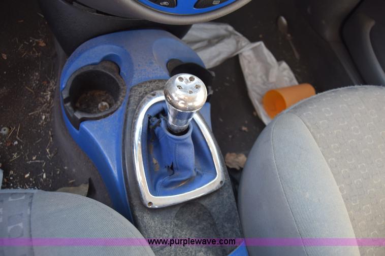 image for item L1187 2004 Ford Focus ZX3