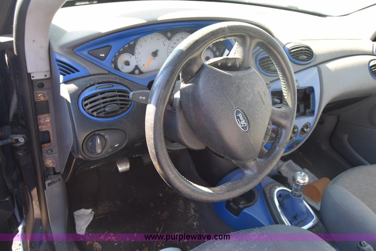 image for item L1187 2004 Ford Focus ZX3