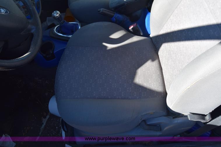 image for item L1187 2004 Ford Focus ZX3