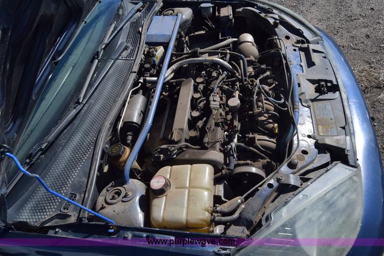 image for item L1187 2004 Ford Focus ZX3