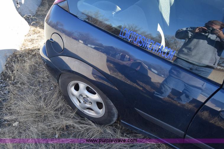 image for item L1187 2004 Ford Focus ZX3