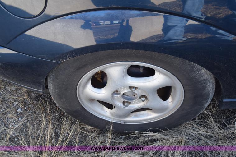 image for item L1187 2004 Ford Focus ZX3