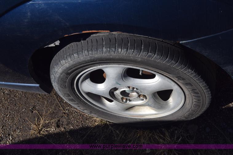 image for item L1187 2004 Ford Focus ZX3