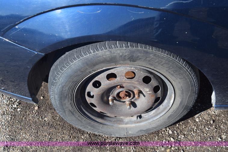 image for item L1187 2004 Ford Focus ZX3