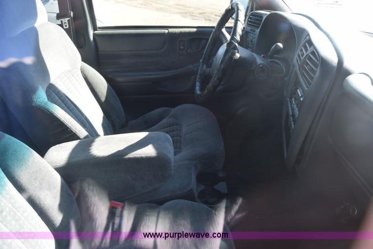 image for item L1189 2001 Chevrolet S10 pickup truck