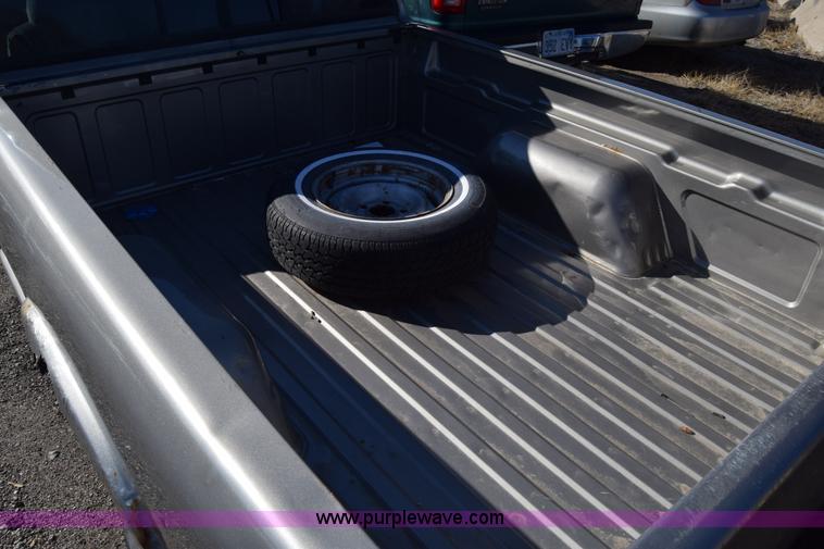 image for item L1189 2001 Chevrolet S10 pickup truck