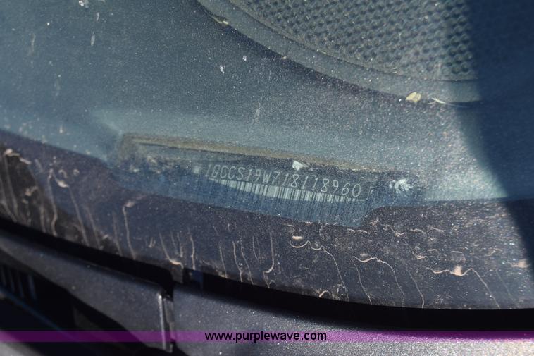 image for item L1189 2001 Chevrolet S10 pickup truck