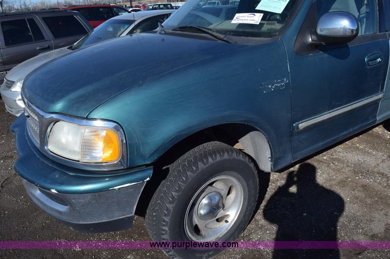 image for item L1191 1997 Ford Expedition SUV