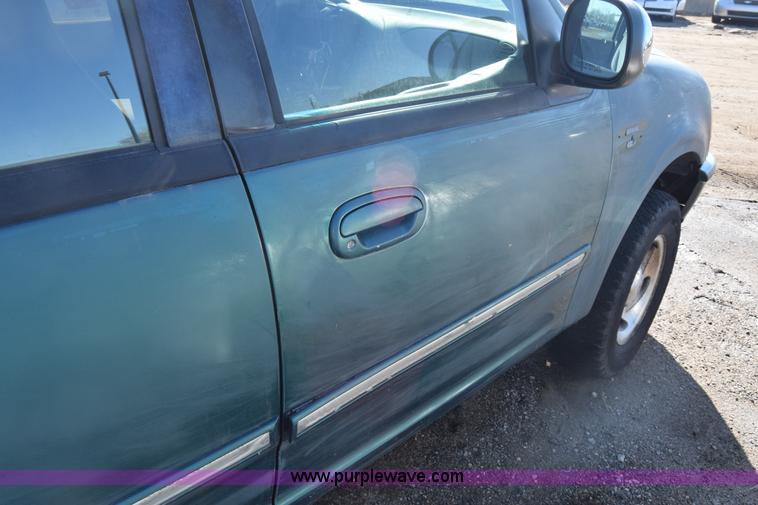 image for item L1191 1997 Ford Expedition SUV