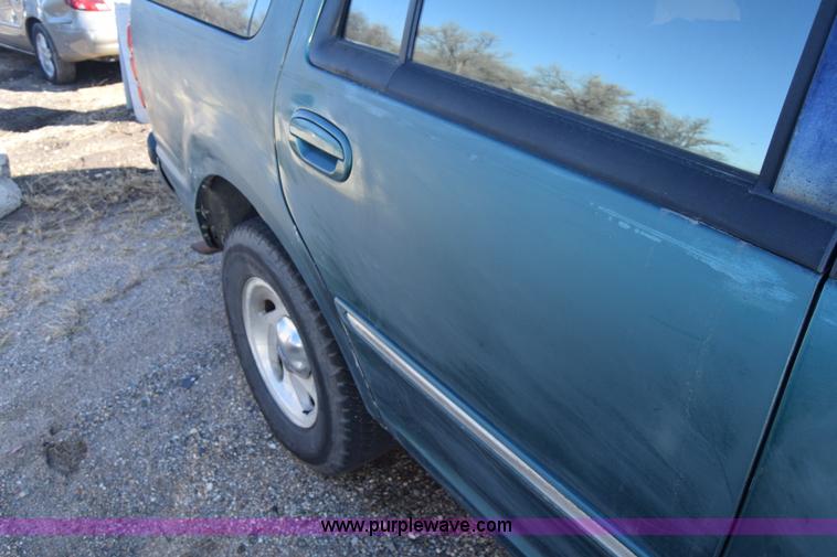 image for item L1191 1997 Ford Expedition SUV