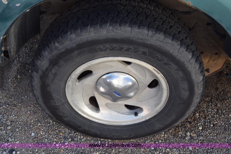 image for item L1191 1997 Ford Expedition SUV