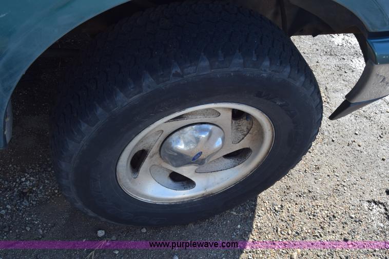 image for item L1191 1997 Ford Expedition SUV