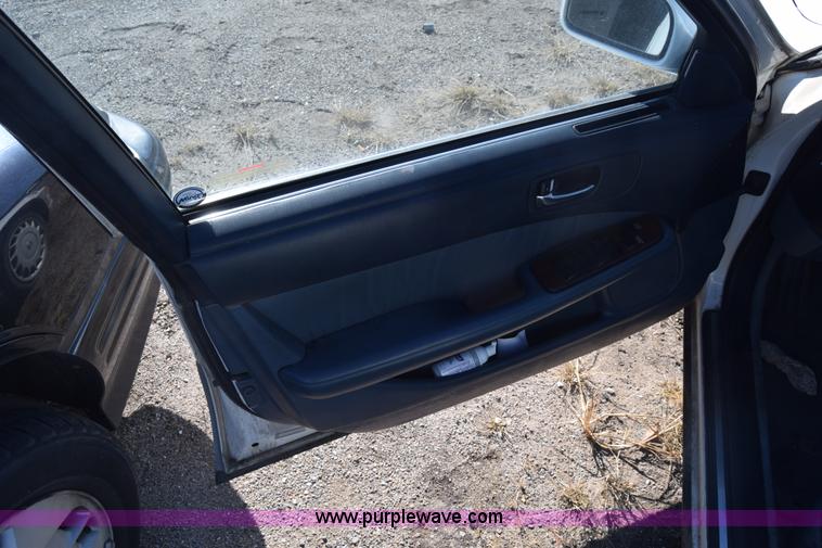 image for item L1192 1990 Lexus LS 400