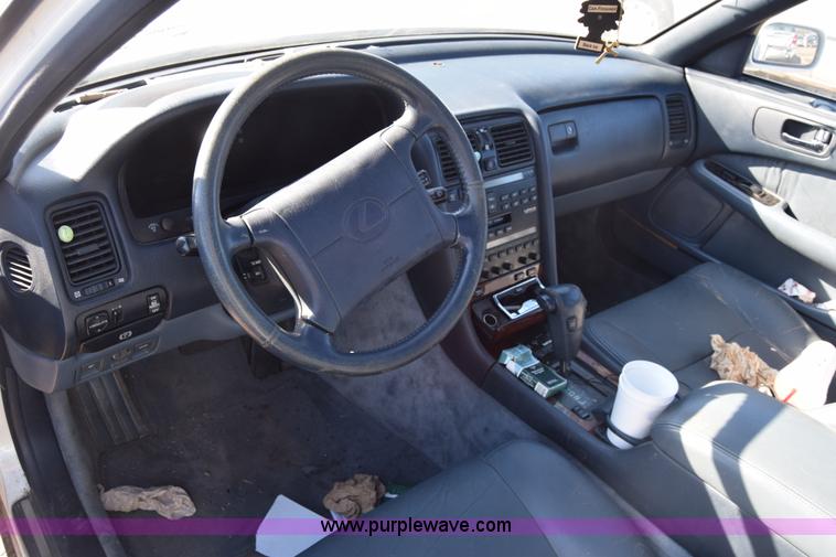 image for item L1192 1990 Lexus LS 400