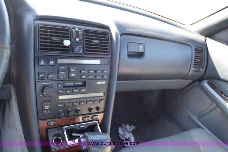 image for item L1192 1990 Lexus LS 400