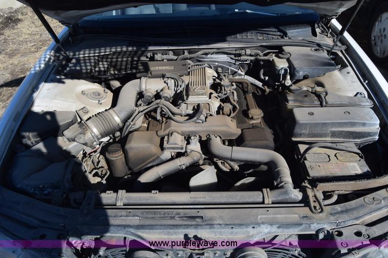 image for item L1192 1990 Lexus LS 400