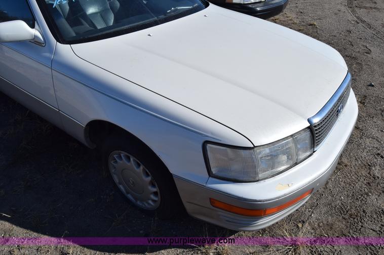 image for item L1192 1990 Lexus LS 400
