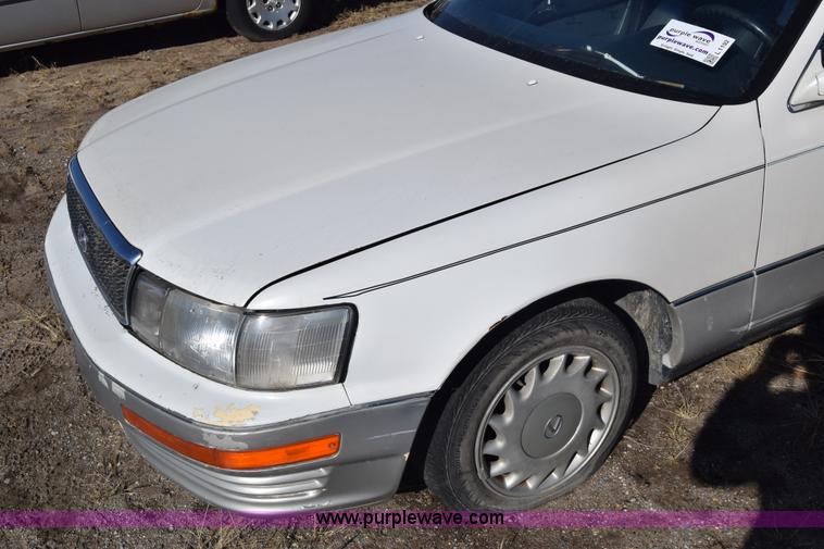 image for item L1192 1990 Lexus LS 400